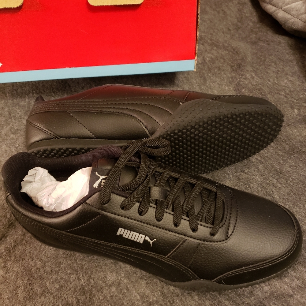 Womens Size 10 Puma shoes